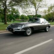 Jaguar E-Type “hồi sinh” với động cơ điện 300 mã lực, mỗi lần sạc đi được hơn 280 km