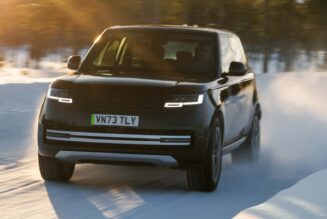 Range Rover tiết lộ những hình ảnh thử nghiệm của phiên bản chạy bằng động cơ điện