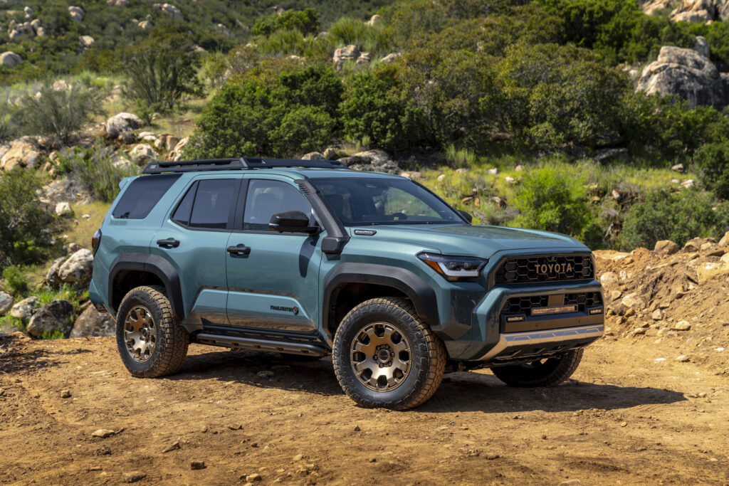 Toyota 4Runner mới chính thức lộ diện: Thêm lựa chọn cho những người “đam mê” SUV địa hình