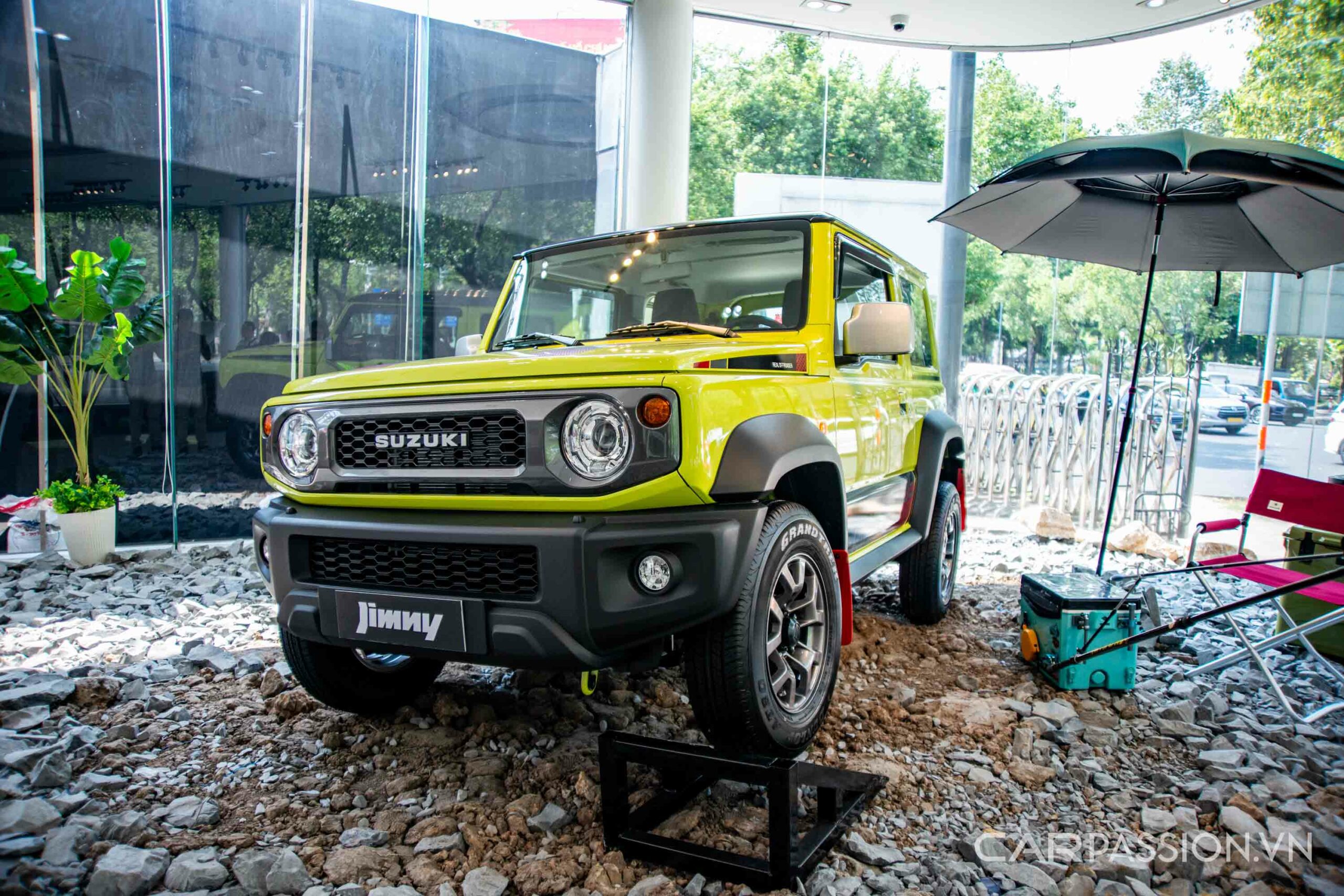 Suzuki Jimny ra mắt 2 phiên bản với các trang bị hỗ trợ off-road, giá từ 789 triệu đồng