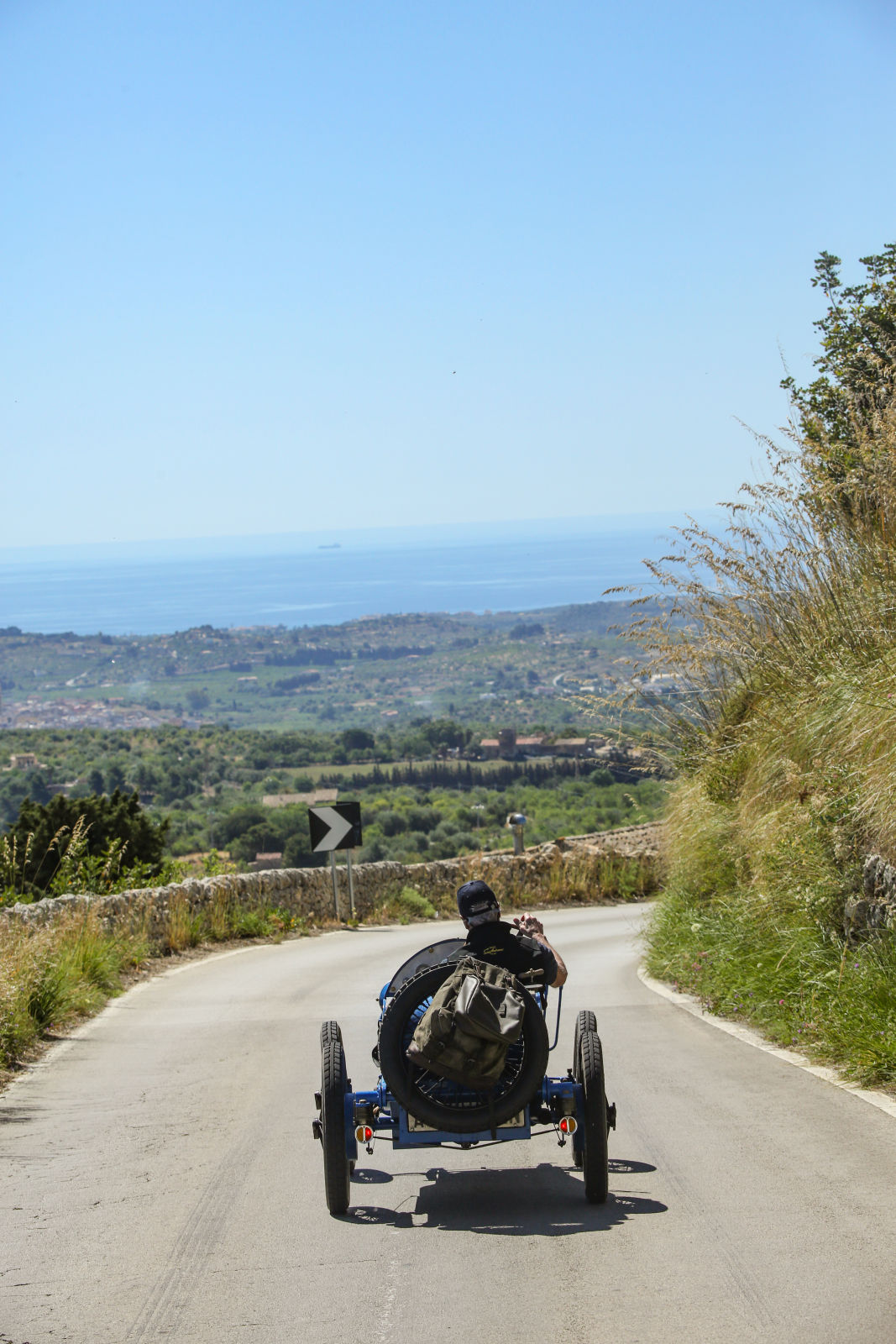 Dàn Bugatti cổ đắt giá tham gia hành trình hơn 1.000 km tại Sicily