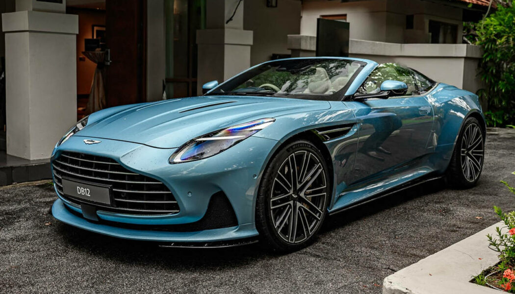 Aston Martin DB12 Volante có giá quy đổi tương đương 25 tỷ đồng tại Singapore