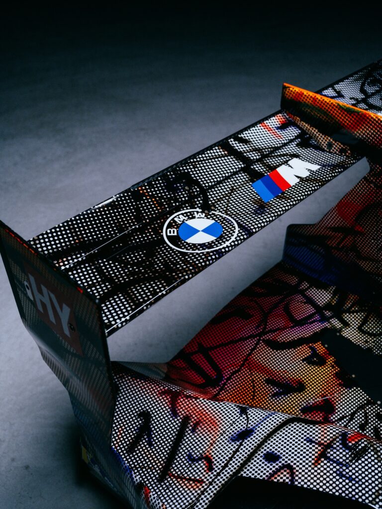 BMW M Hybrid V8 khoác lên mình lớp áo đầy nghệ thuật lấy cảm hứng từ tranh vẽ
