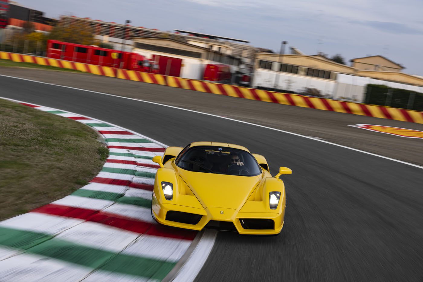 Ferrari-Enzo-1.jpg