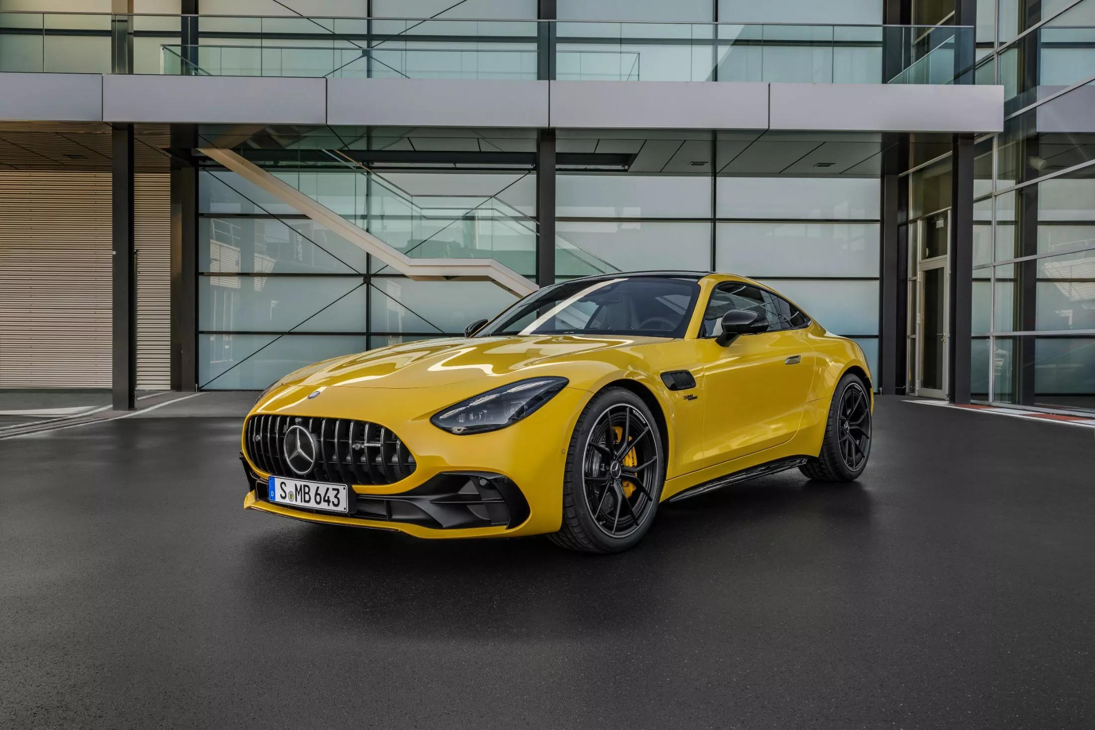 Mercedes-Benz mở đơn đặt hàng cho xe thể thao hiệu năng cao AMG GT 43 Coupe