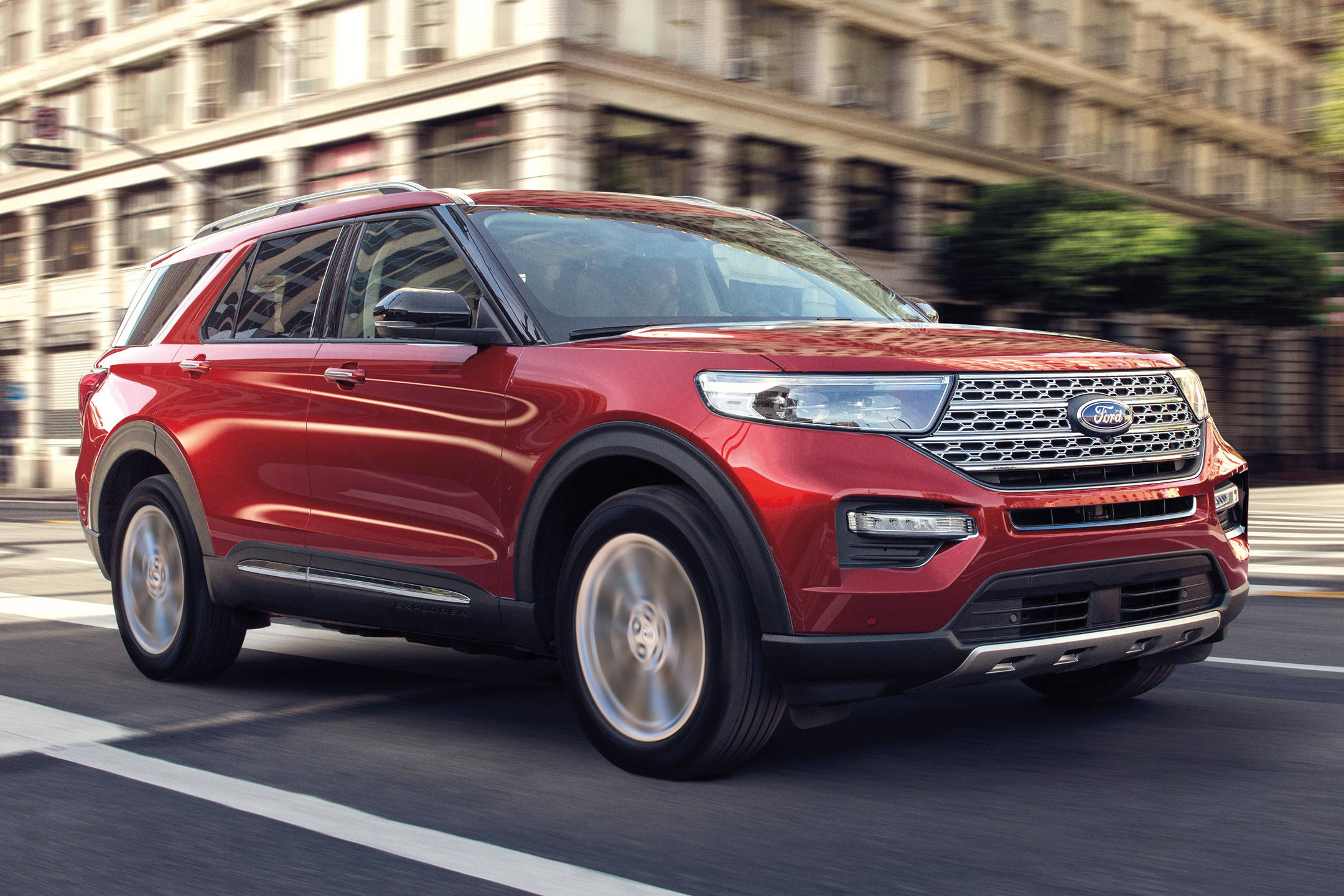 Ford Explorer tại Việt Nam tăng giá lên 2,099 tỷ đồng