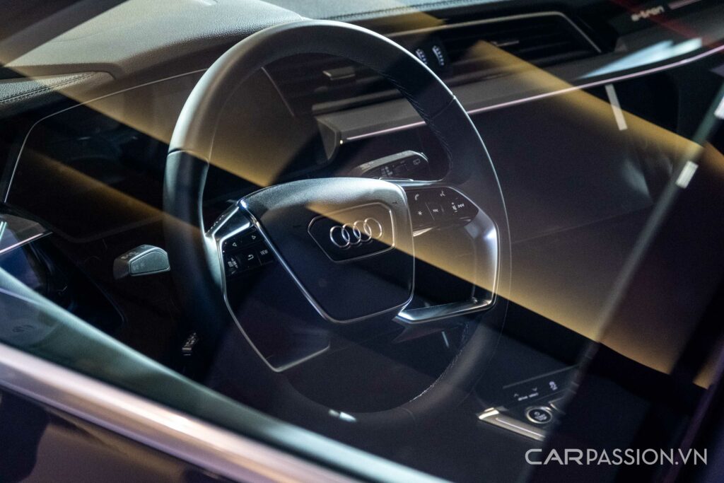 Audi Q8 e-tron SUV thuần điện chốt giá 3,8 tỷ đồng, công suất 408 mã lực và phạm vi 528 km