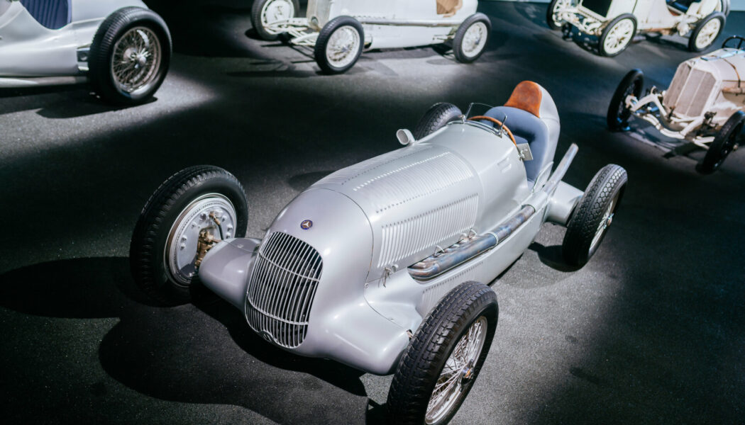 “Mũi tên bạc” Mercedes-Benz W 25 tròn 90 tuổi
