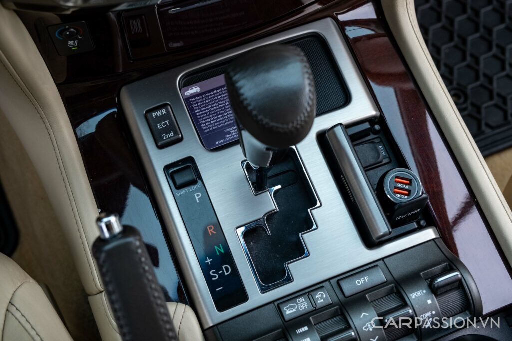Lexus LX570 sau 10 năm, odo 114.000 km giá tầm 3 tỷ đồng