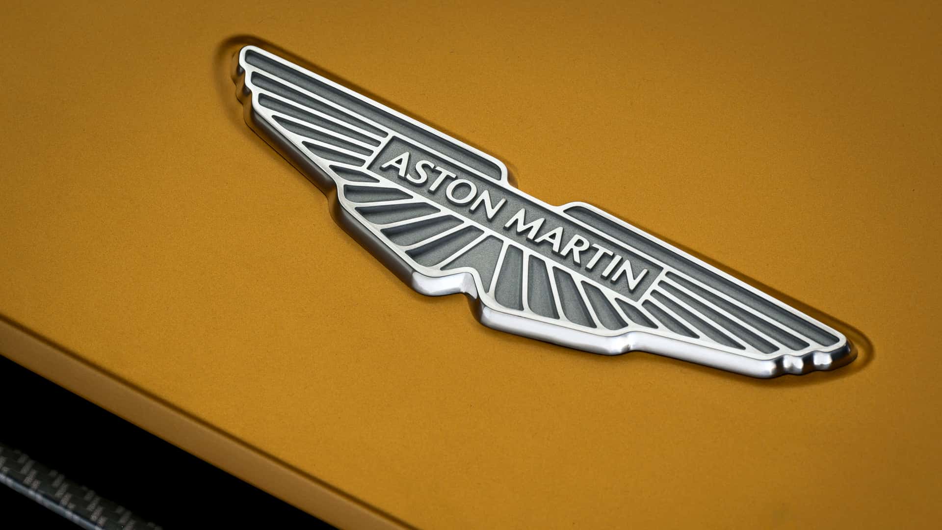 Aston Martin Valiant: “Vũ khí đường đua” với trang bị số sàn tối tân