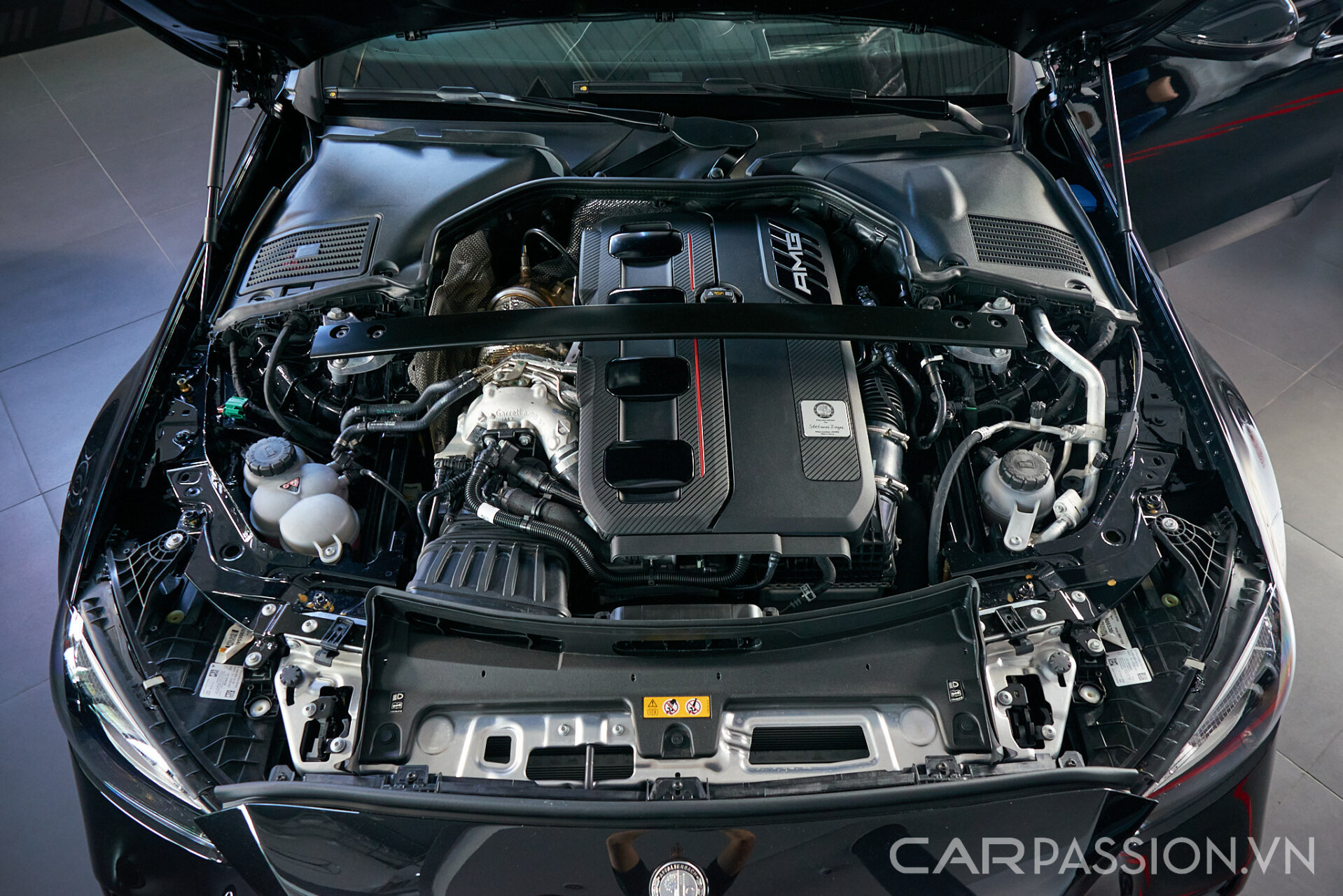 động cơ Mercedes-AMG C 63 S E Performance giá 4,9 tỷ đồng