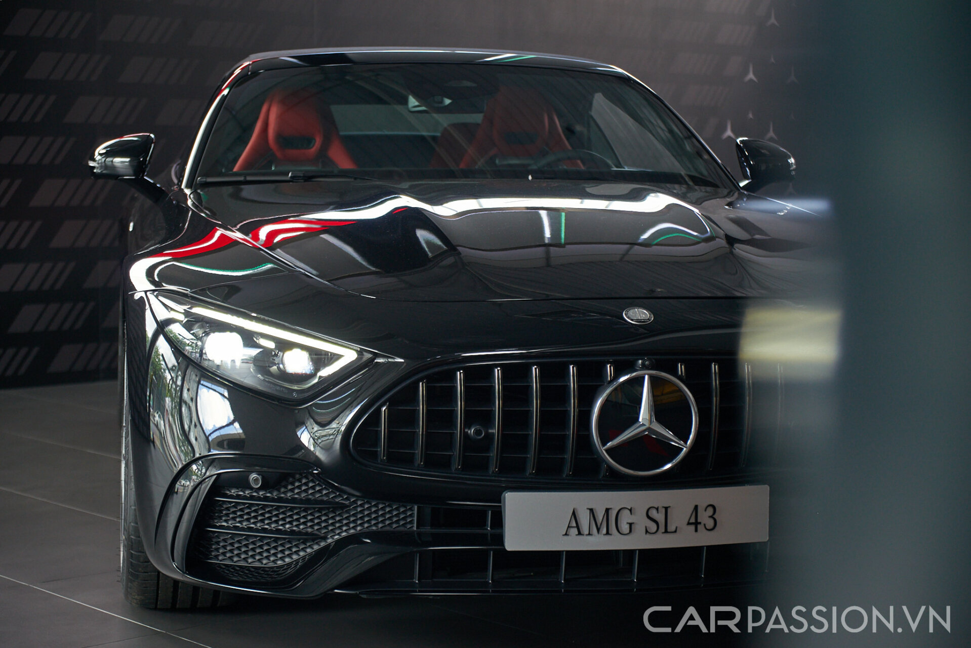 Cận cảnh Mercedes-AMG SL 43: Biểu tượng xe thể thao mui trần, mức giá gần 7 tỷ đồng "đấu" Porsche 911