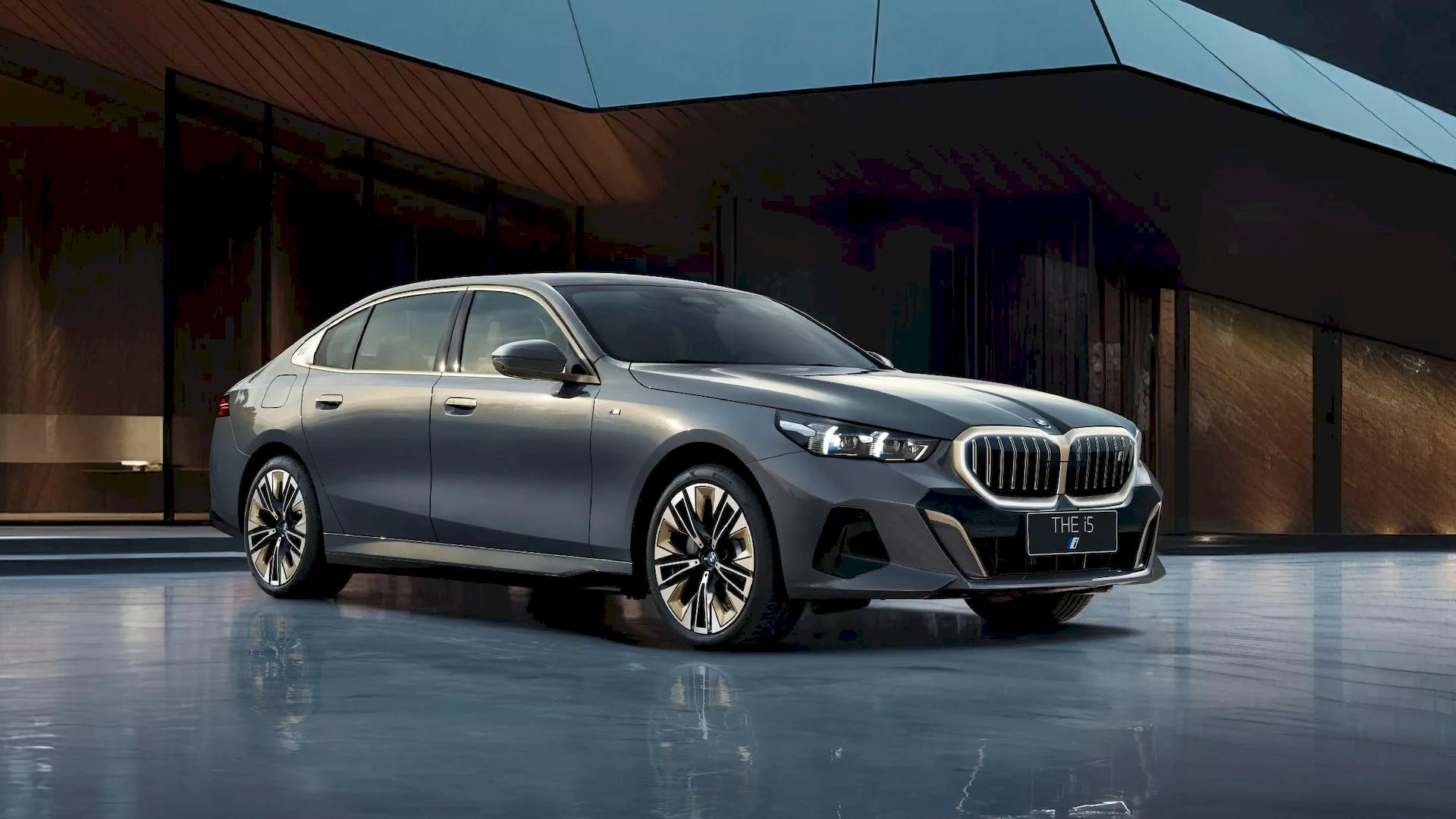 BMW là nhãn hiệu xe sang có doanh số cao nhất trong nửa đầu năm 2024