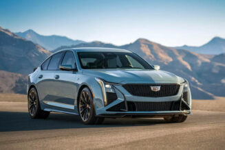 Cadillac CT5-V Blackwing 2025: sedan Mỹ cuối cùng có số sàn, cầu sau và động cơ V8 được nâng cấp mạnh khi sang đời mới