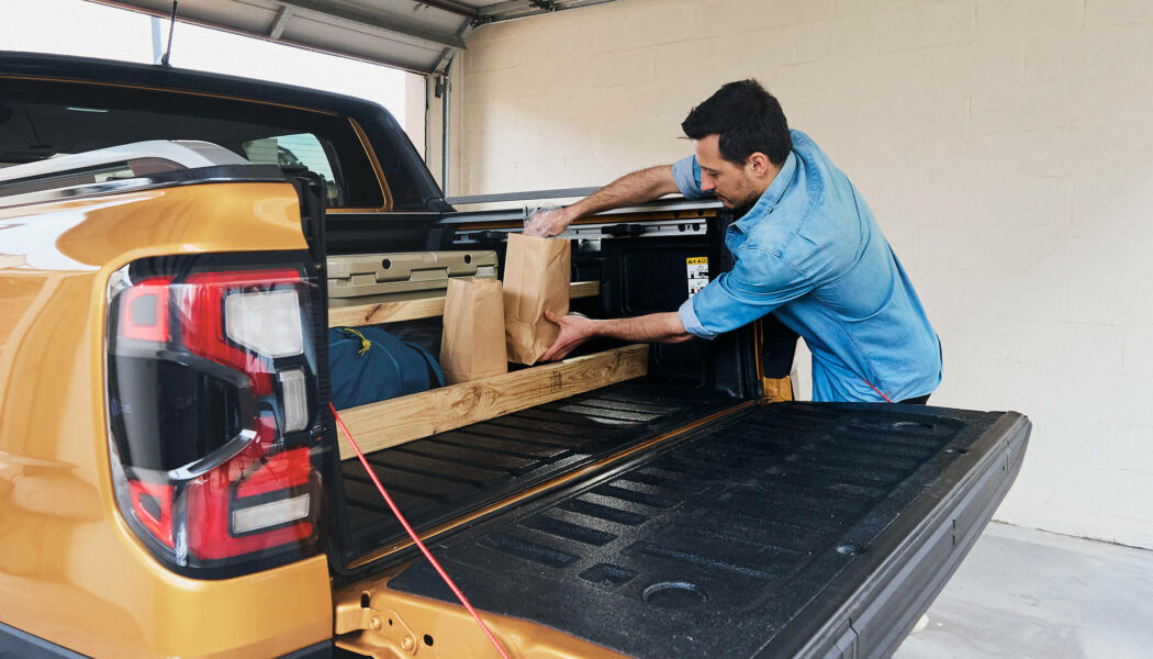Không gian thùng xe Ford Ranger được tối ưu nhờ vách ngăn “tự chế”