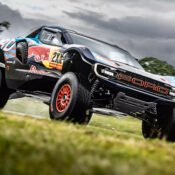 Ford Raptor T1+ ra mắt: xe đua Dakar Rally với động cơ V8 5.0L mạnh hơn 500 mã lực