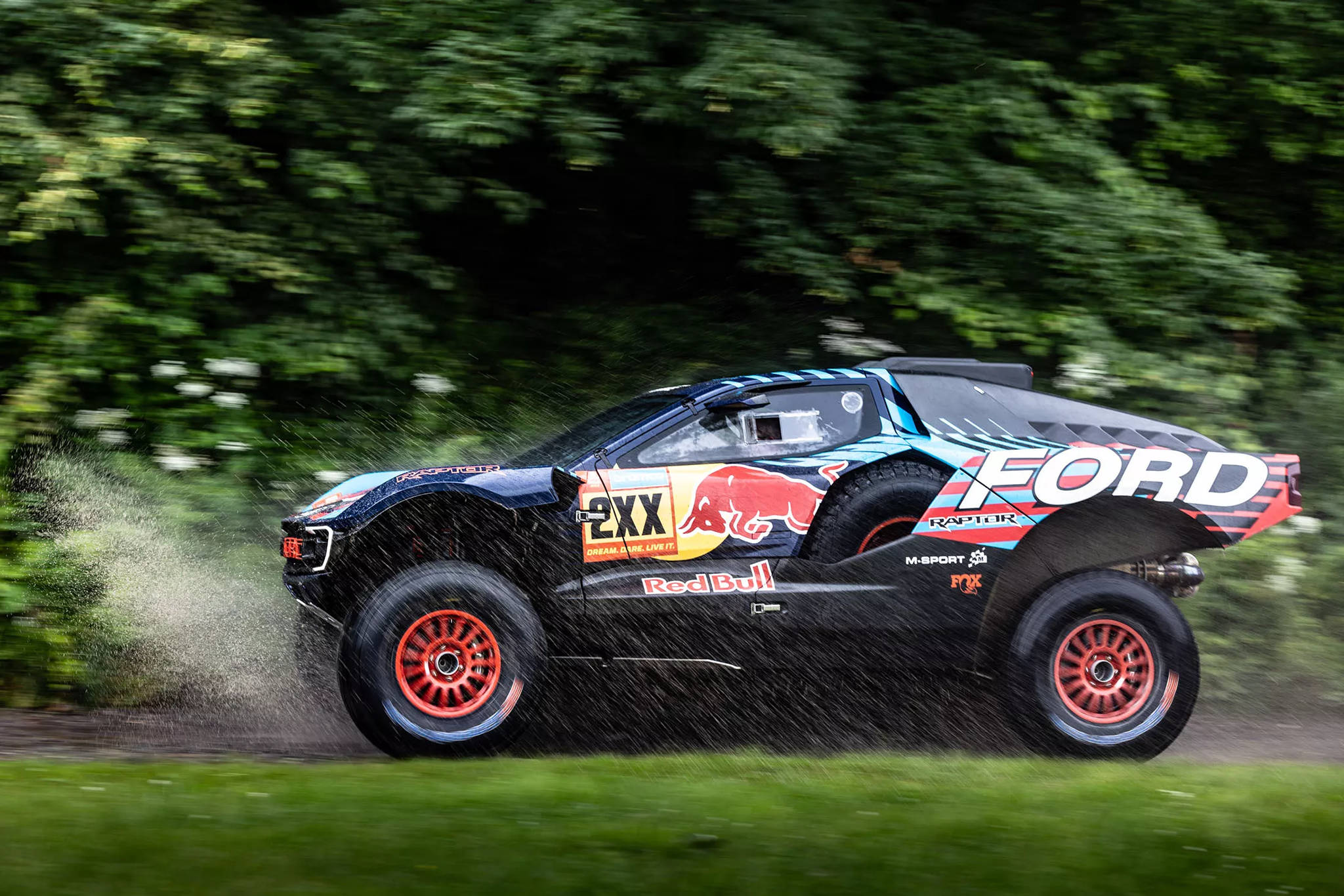 Ford Raptor T1+ ra mắt: xe đua Dakar Rally với động cơ V8 5.0L mạnh hơn 500 mã lực