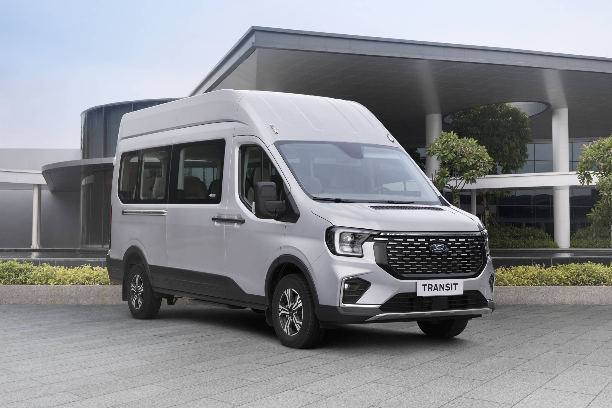 Ford Transit Hoàn Toàn Mới giá từ 905 triệu đồng tại Việt Nam