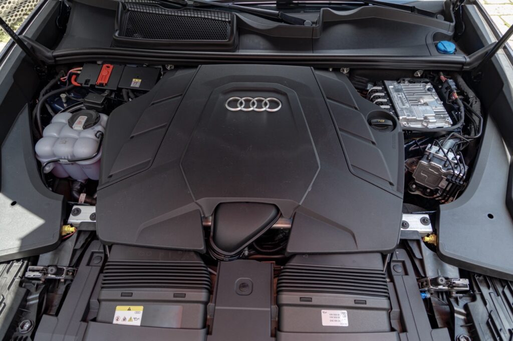 Audi Q8 55 TFSI quattro trang bị động cơ V6 tăng áp 3.0L