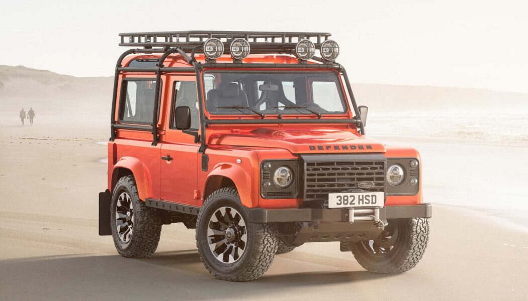 Land Rover ra mắt chương trình phục chế Defender V8 huyền thoại