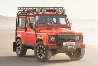 Land Rover ra mắt chương trình phục chế Defender V8 huyền thoại