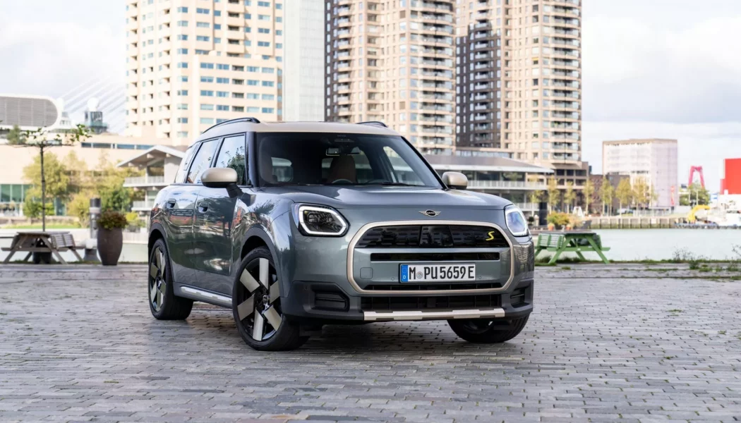 MINI Countryman SE ALL4 có giá khởi điểm 45.200 Đô tại Mỹ