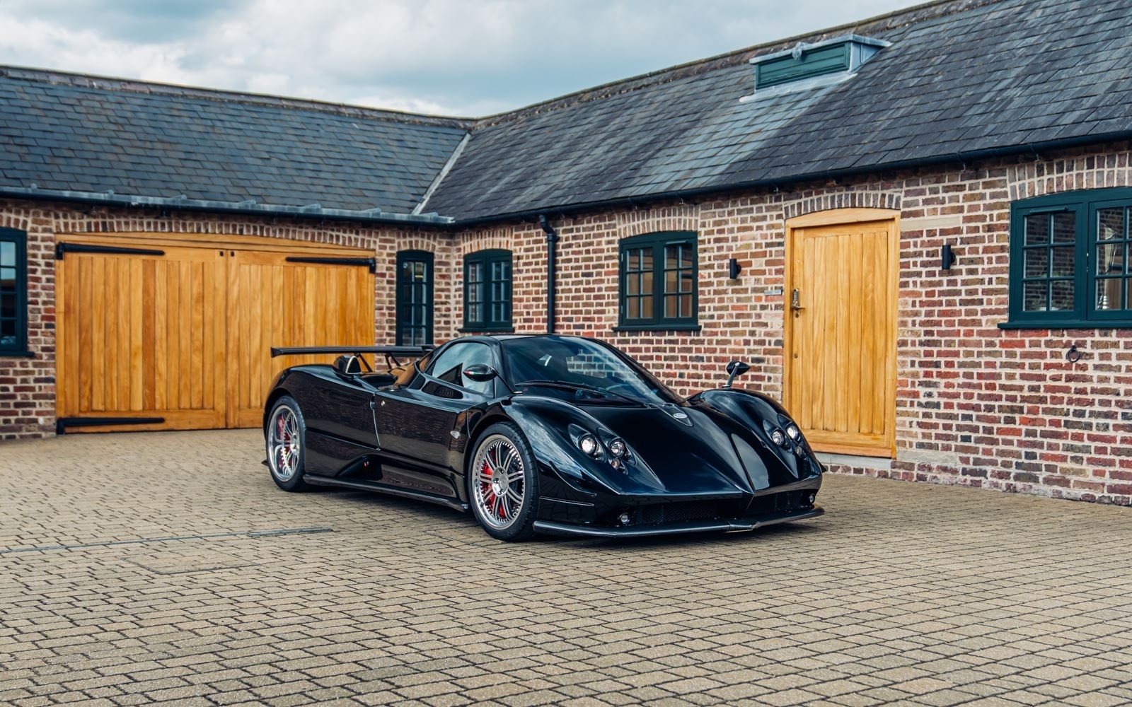 Pagani-Zonda-Nero-6.jpg