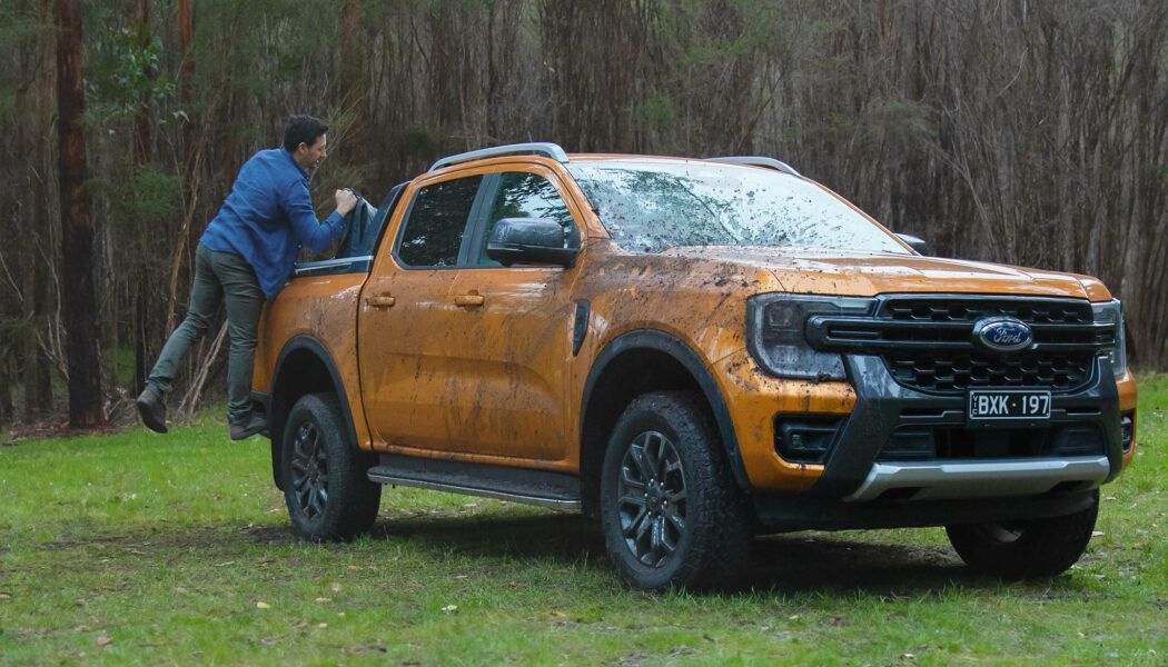 Lắng nghe khách hàng, Ford thiết kế bậc lên xuống thùng xe cho Ranger thế hệ mới