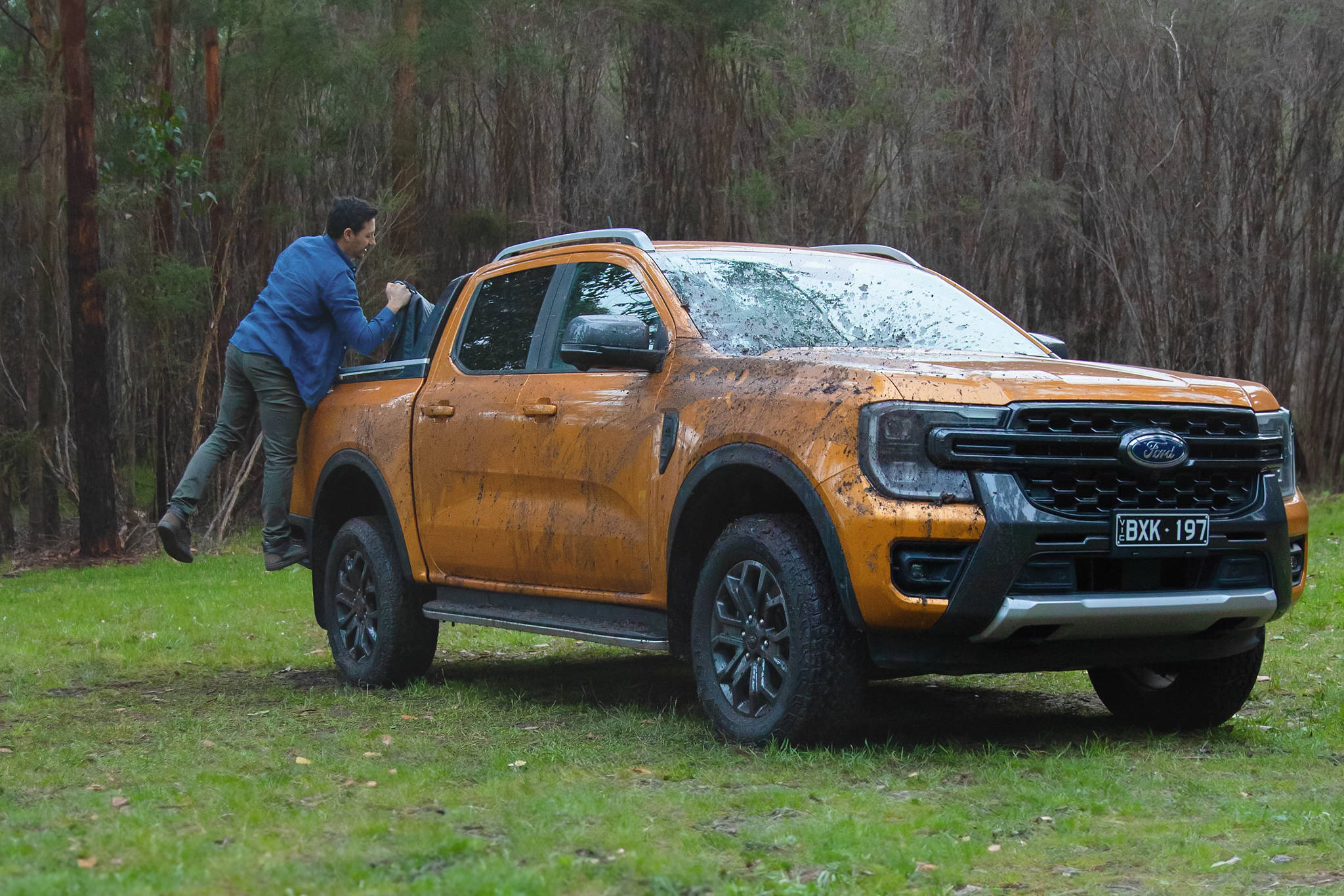 Lắng nghe khách hàng, Ford thiết kế bậc lên xuống thùng xe cho Ranger thế hệ mới