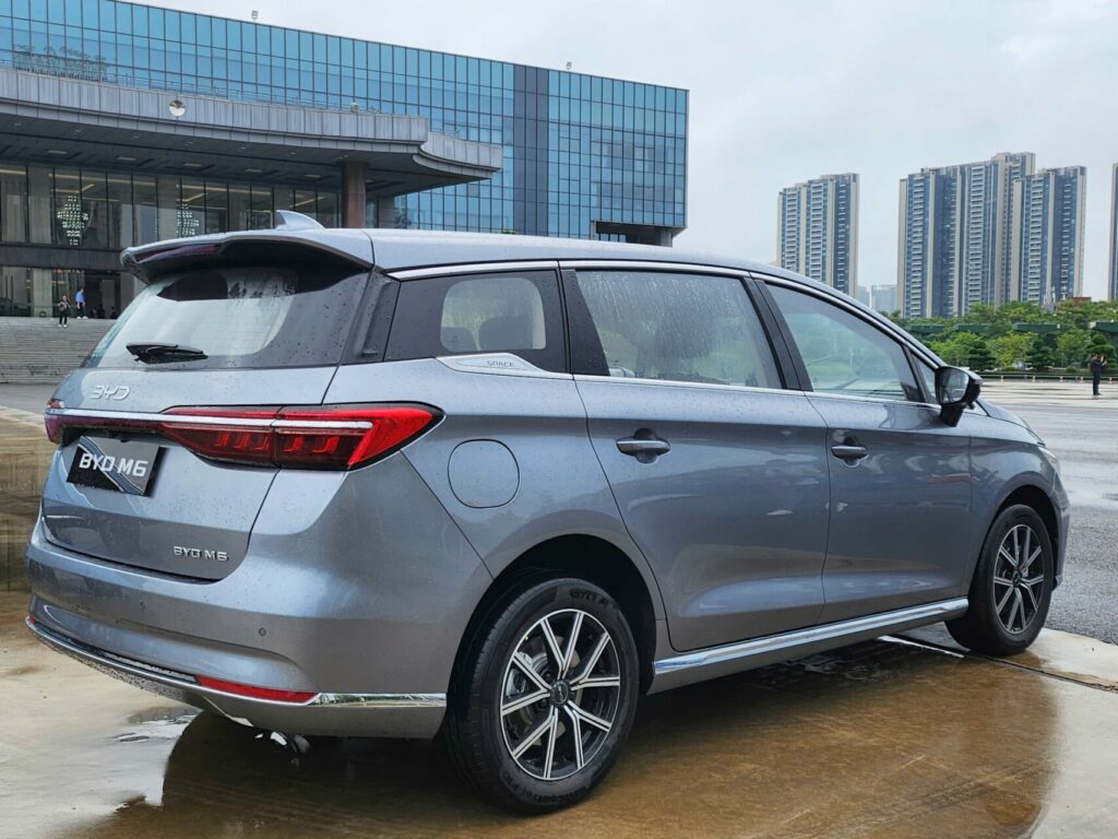 BYD M6 - mẫu MPV 7 chỗ thuần điện có công suất 201 mã lực, phạm vi di chuyển 530 km/lần sạc đầy…