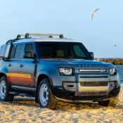 Land Rover Defender Beach Break: SUV địa hình mang phong cách mùa hè, giới hạn 20 chiếc