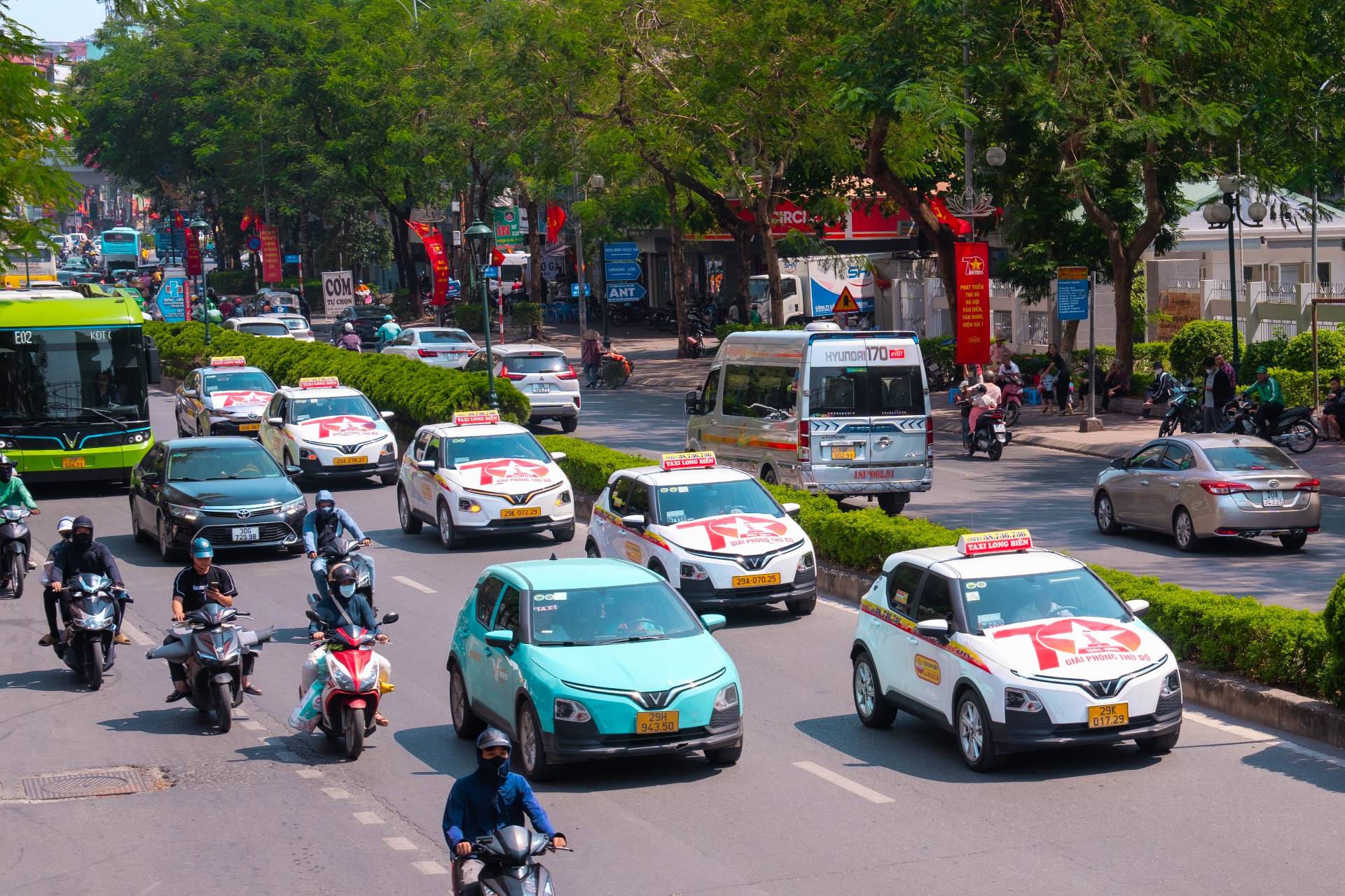 4 hãng taxi lâu đời tại Hà Nội bắt tay Xanh SM chuyển đổi xanh với 1.000 xe điện