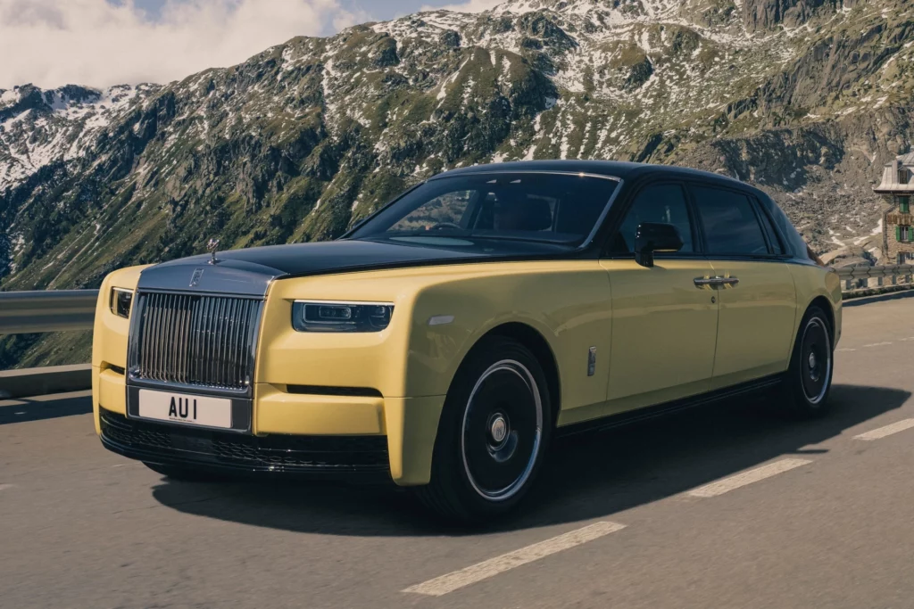 Siêu phẩm Rolls-Royce Phantom Goldfinger "bọc vàng" lấy cảm hứng từ phim 007