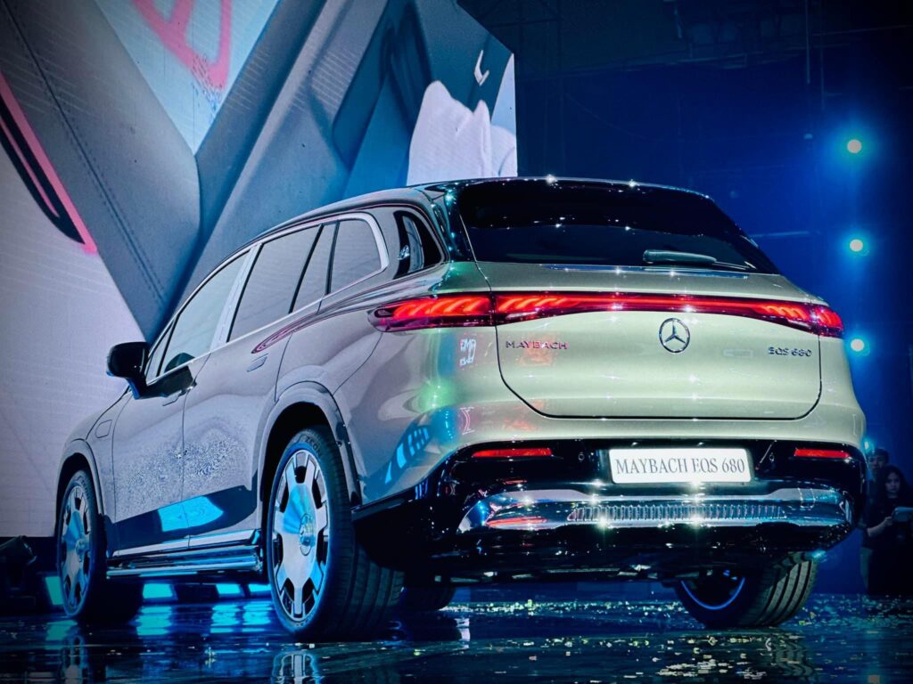 SUV siêu sang Mercedes-Maybach EQS 680 vừa ra mắt 7,61 tỷ đã có chủ, phạm vi di chuyển 611 km/sạc