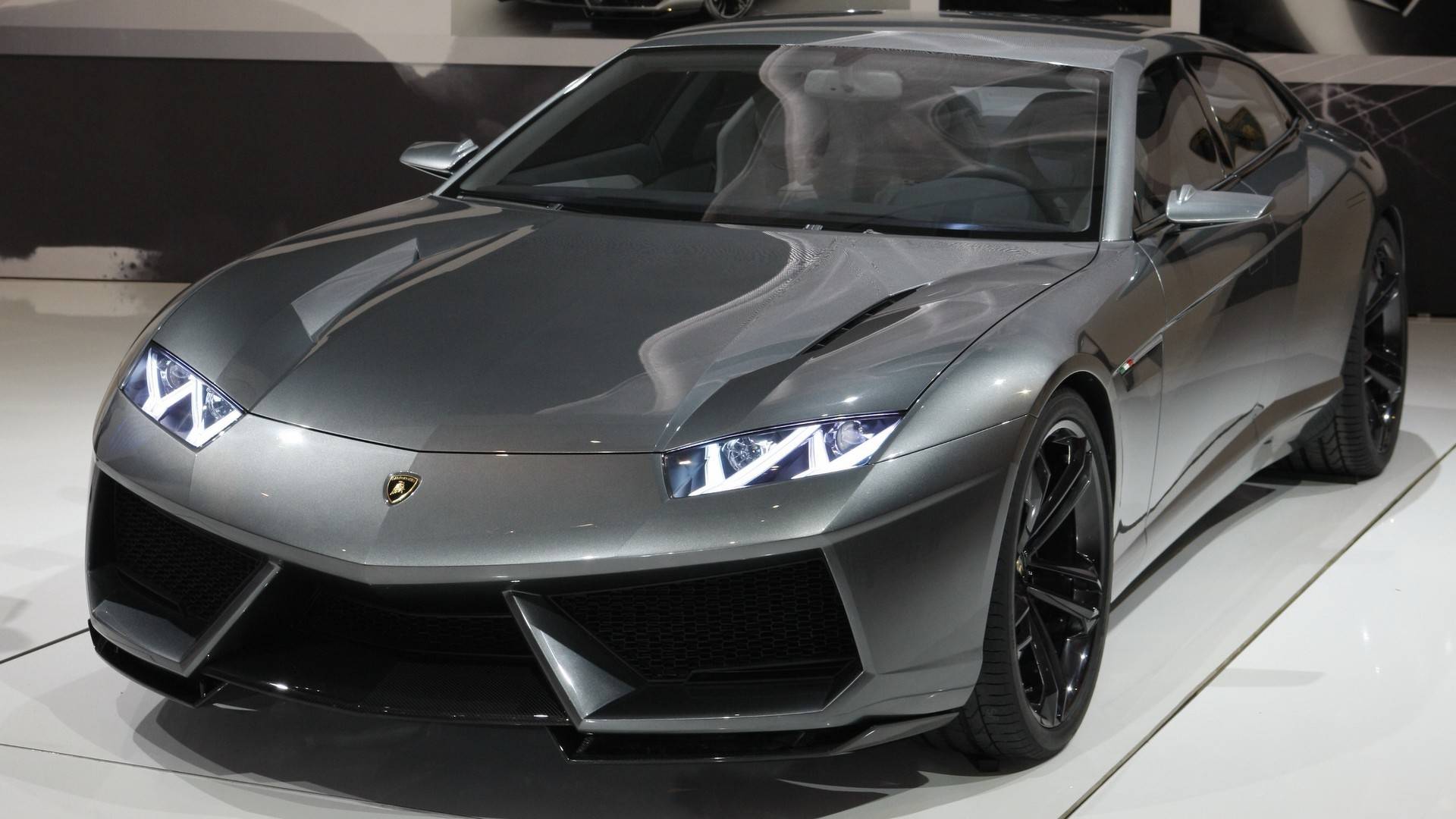 Suýt nữa dòng xe chủ lực thứ 4 của Lamborghini đã là sedan chứ không phải GT chạy điện