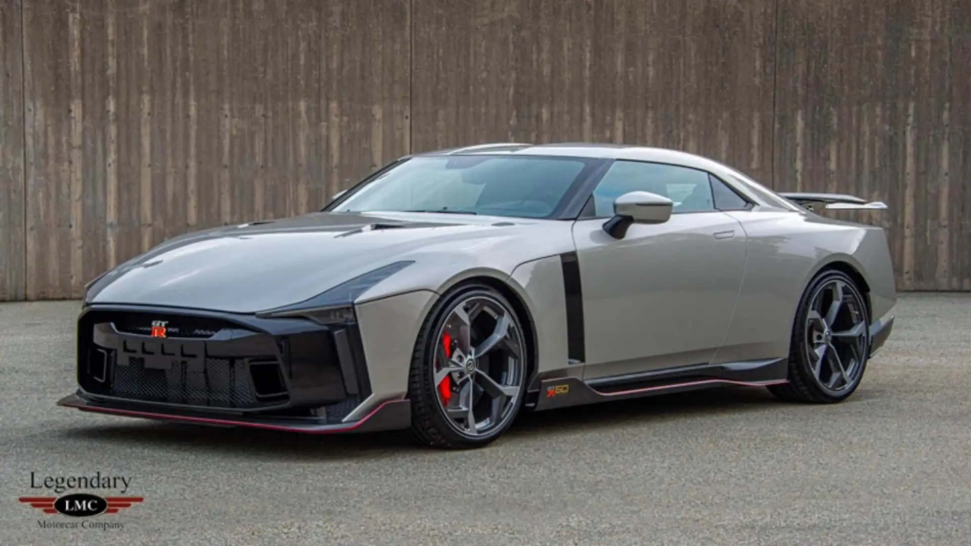 2021-nissan-gt-r-2457-4.webp