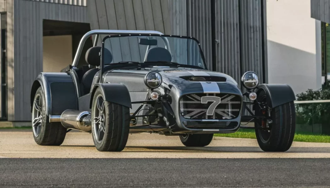 Caterham ra mắt Seven CSR Twenty kỷ niệm 20 năm dòng xe CSR