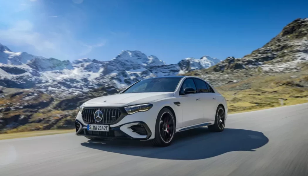 Mercedes-AMG E 53 Hybrid 2025 ra mắt tại Mỹ, giá khởi điểm từ 88.000 Đô