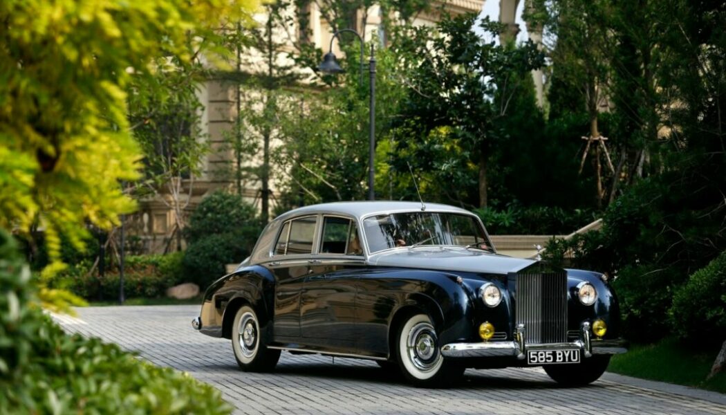 Rolls-Royce Silver Cloud – Sedan siêu sang mang tính biểu tượng “lừng lẫy” một thời