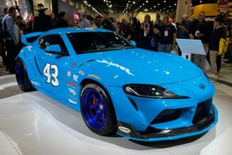 Toyota Supra độ Widebody với màu áo tri ân huyền thoại NASCAR xuất hiện tại triển lãm xe độ SEMA