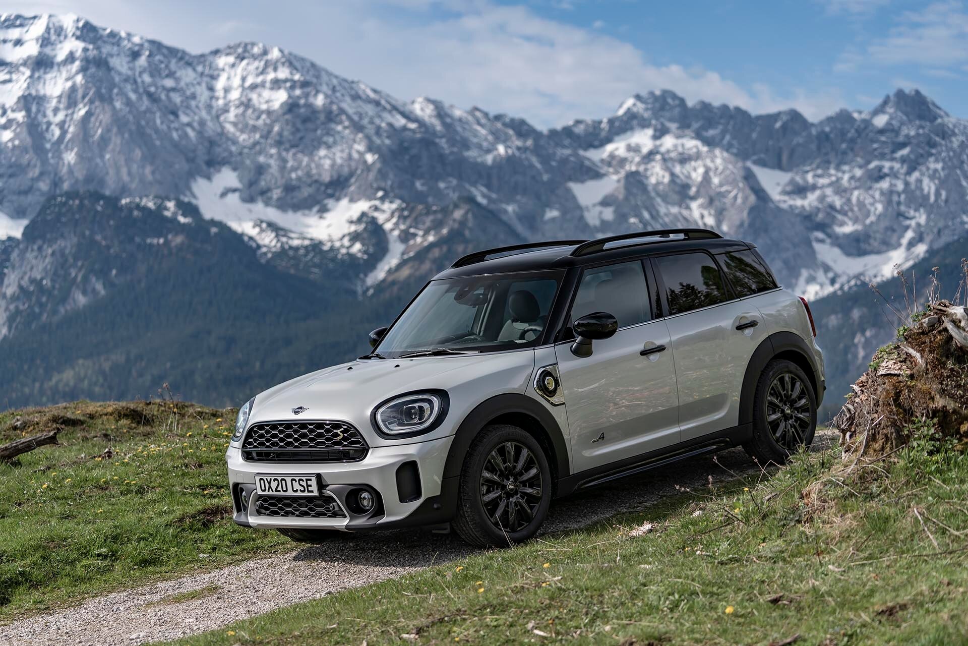 11_MINI_Cooper_Countryman_S_ALL4_front.jpg