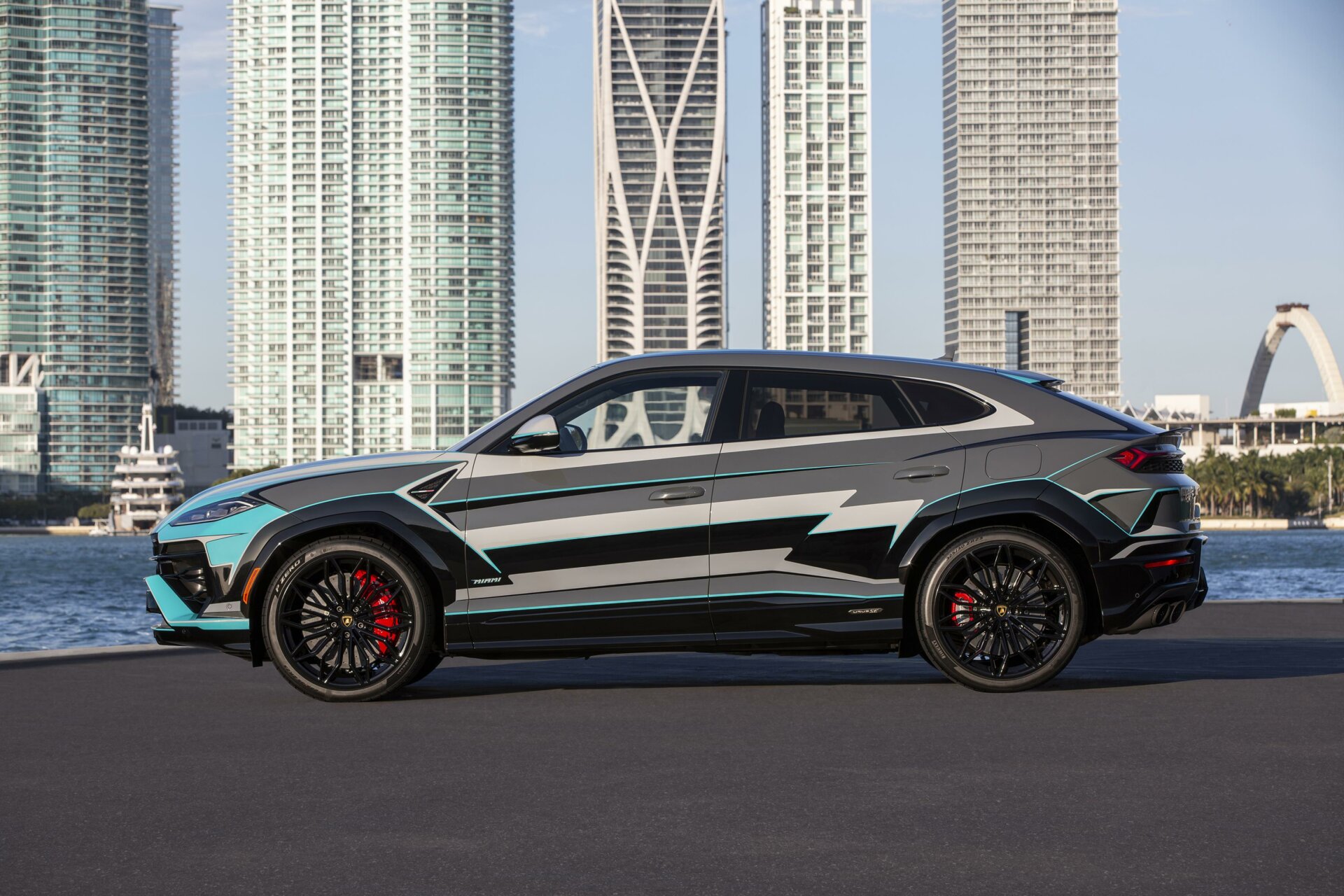 Lamborghini-Urus-15.jpg