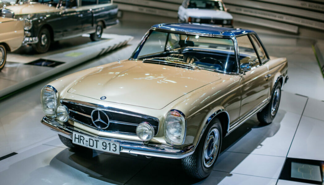 Mercedes-Benz 230 SL “Pagoda” – Mẫu xe thể thao định hình phong cách đầu những năm 60